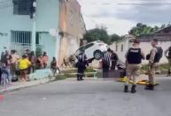 Vídeo: carro desgovernado destrói muro de casa no bairro Palmital, em Santa Luzia