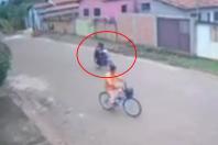 Vídeo: criança é sequestrada a caminho da escola, consegue fugir e suspeito acaba preso em MG