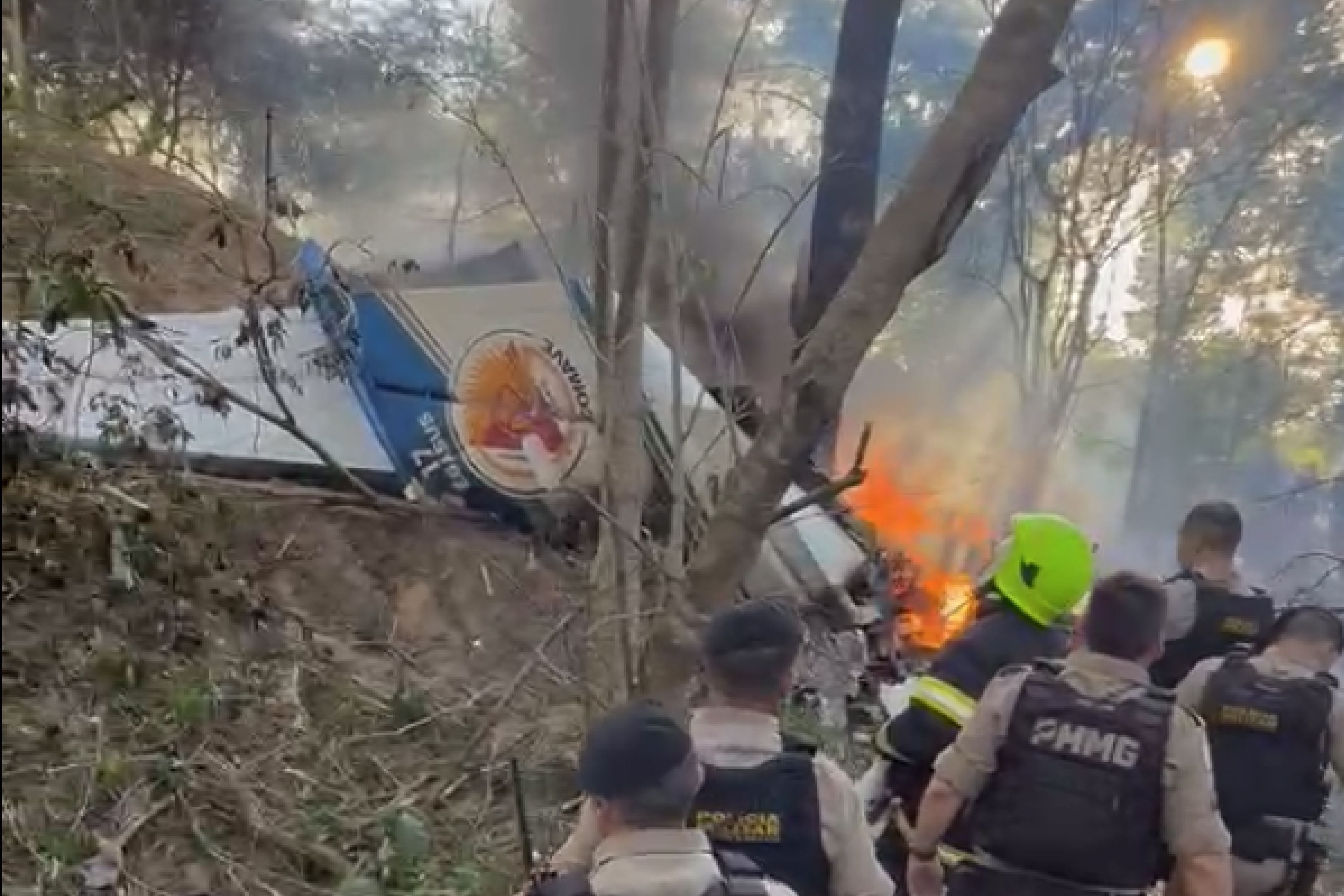 Corpos de policiais militares que morreram em queda de avião são levados ao IML de BH