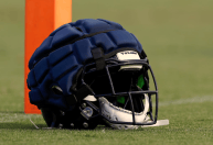 Estudo aponta risco de lesão cerebral por impacto em atletas da NFL, e fisiterapeuta explica como prevenir impactos