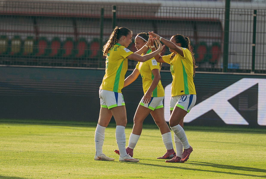 Seleção Brasileira Feminina estreia com goleada no Mundial Sub-17