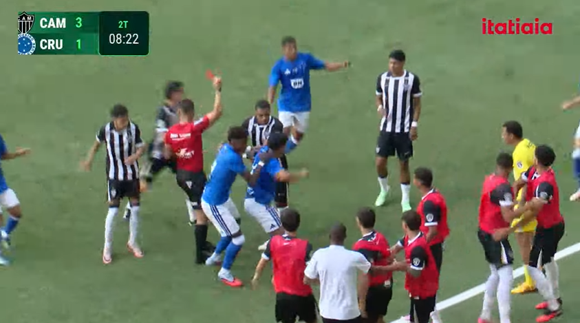 Atlético sai na frente do Cruzeiro em final do Mineiro Sub-20 marcada por briga e expulsões