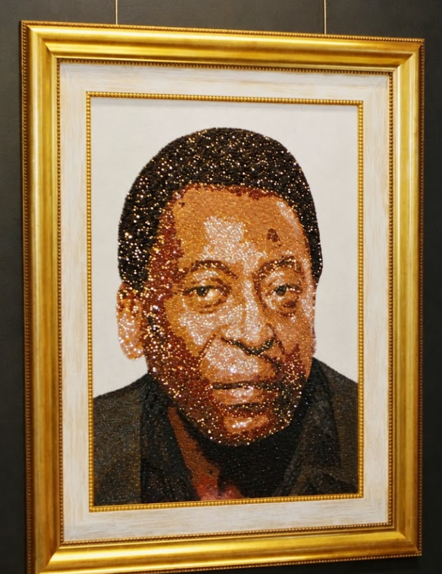 Santos incorpora obra de artista sérvia ao Museu Rei Pelé; veja imagens