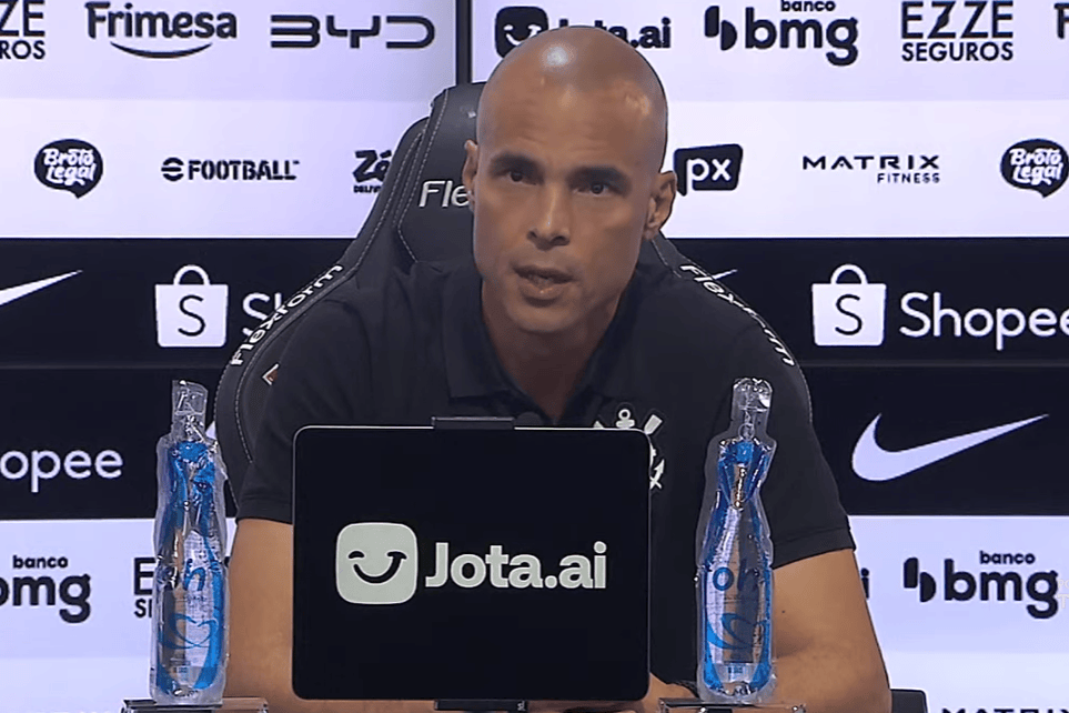Diretor do Corinthians avalia trabalho de Seedorf: 'Surpreendeu a todos'