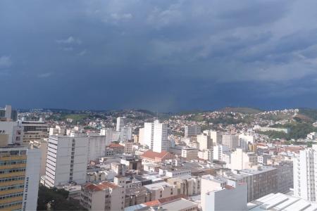 Céu nublado região Central de Juiz de Fora