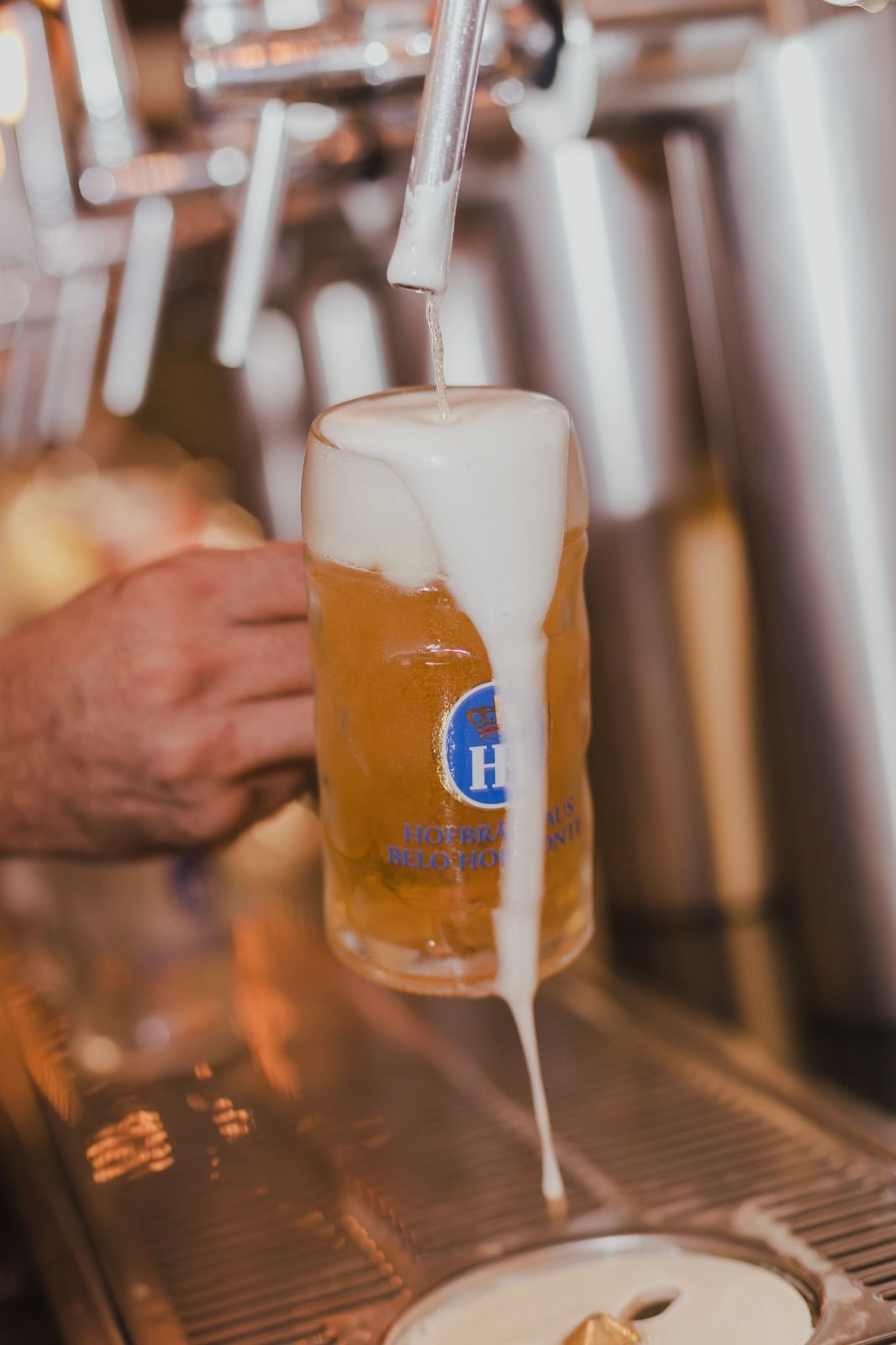 Hofbräuhaus BH celebra o mês de outubro com lançamento de cerveja sazonal e programação especial