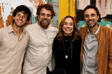 Cissa Guimarães junto dos três filhos