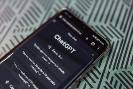 Conversar com chatbot pode influenciar o bem-estar emocional; entenda