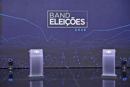 Lula e Flávio Bolsonaro se enfrentarão pela primeira vez em um debate neste domingo (18)