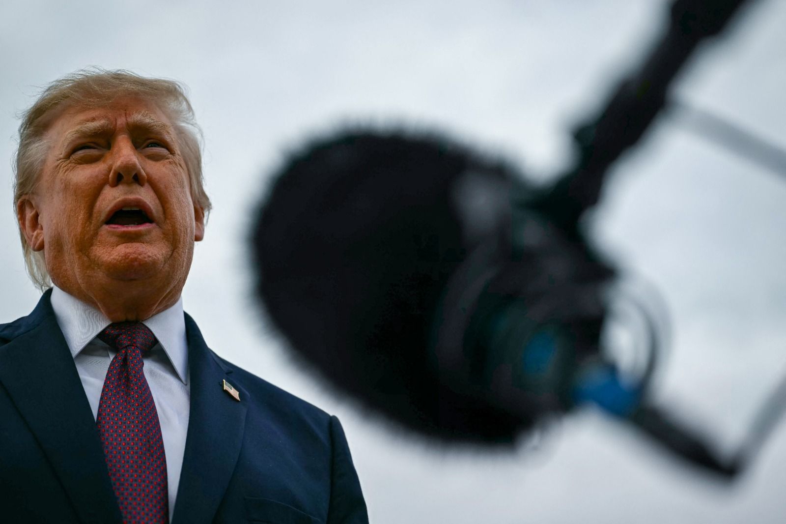 Trump reage a carta em que Flávio se declara líder do Brasil: 'Não vou me envolver'