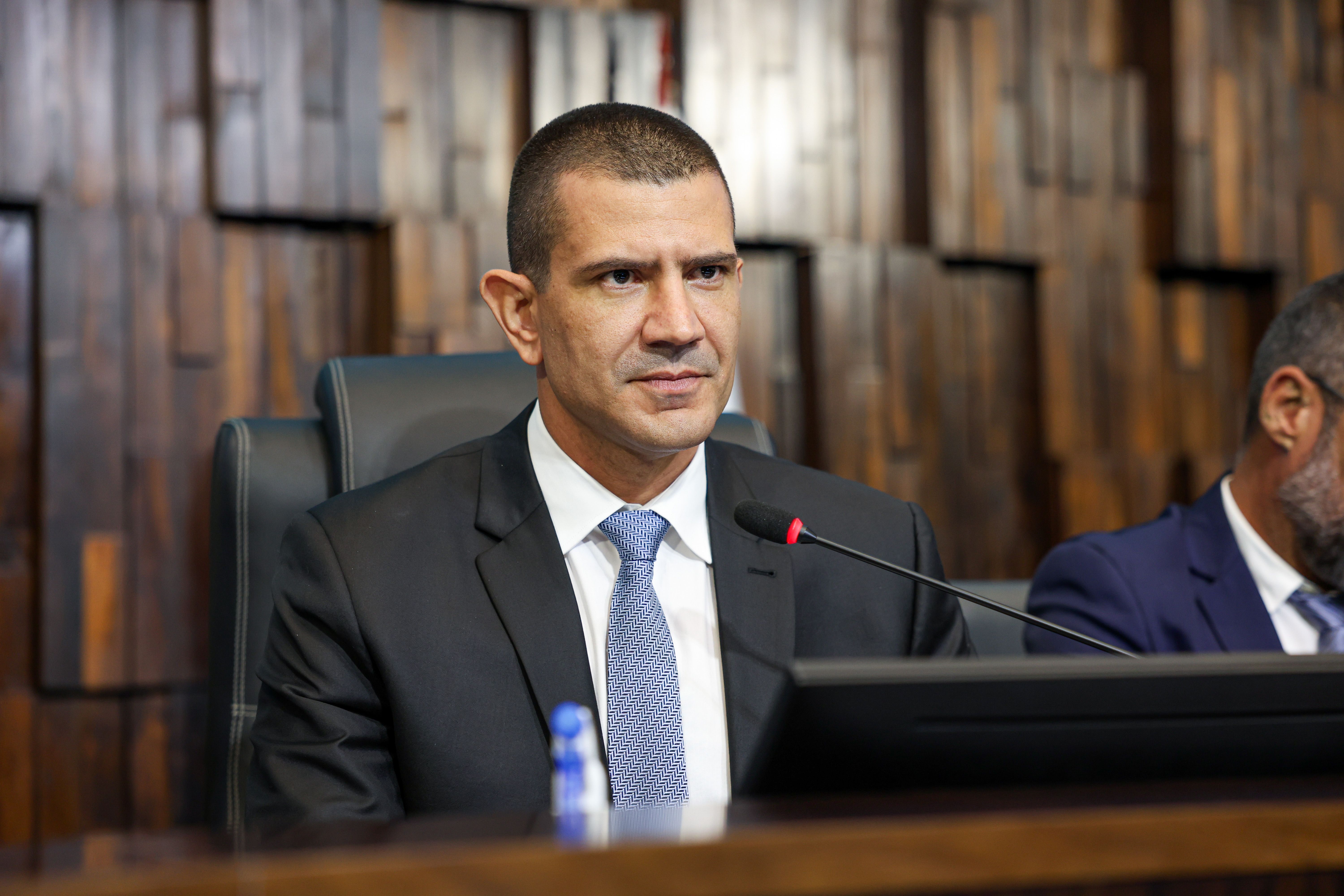 TRE retotaliza votos e confirma Douglas Ruas como vencedor no 1º turno no Rio