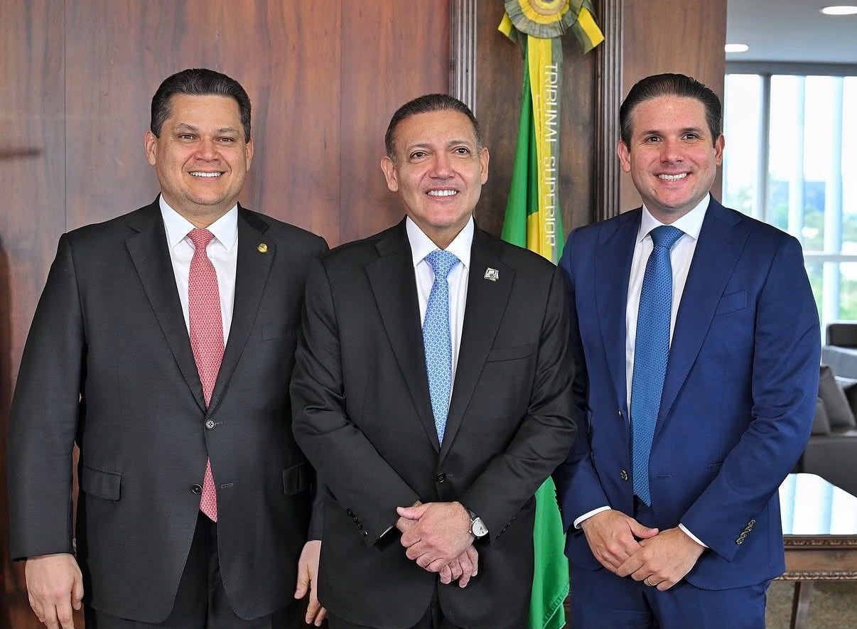 David Alcolumbre e Hugo Motta visitam TSE em dia do segundo turno das eleições