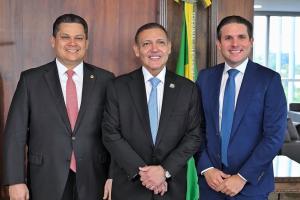 David Alcolumbre e Hugo Motta visitam TSE em dia do segundo turno das eleições