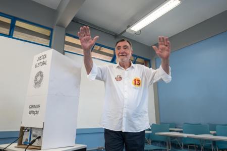 Eleições 2026 'Estamos preparados para o segundo turno', diz Patrus após votar em BH