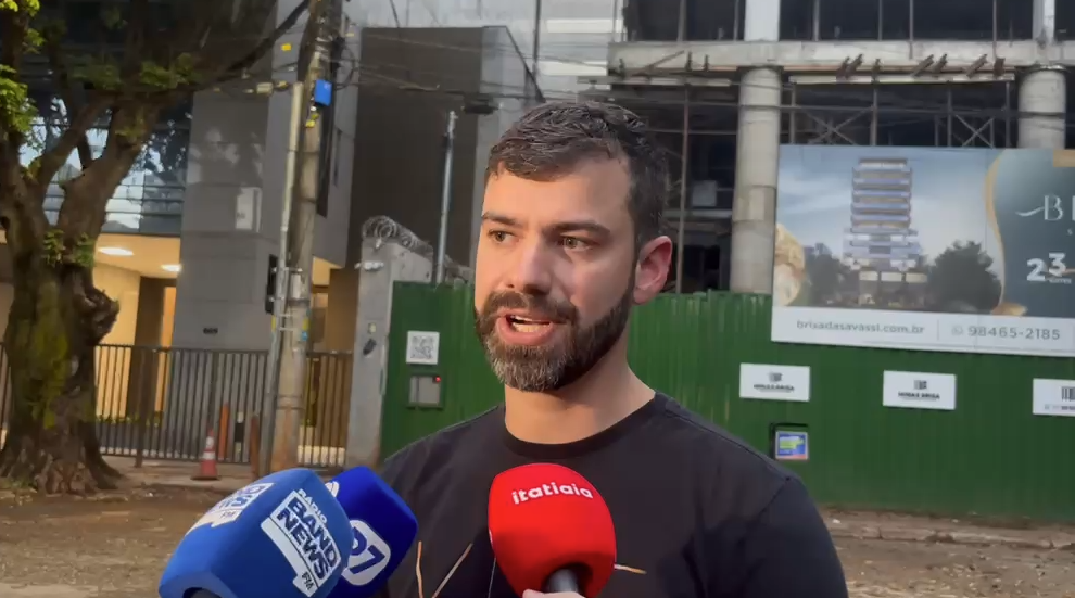 Após adiamento do prazo para votação, eleitores chegam a zona eleitoral e encontram portas fechadas em BH