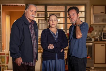 Otoniel (Tony Ramos), Elisa (Isabela Garcia) e Enéas (Glicério do Rosário)