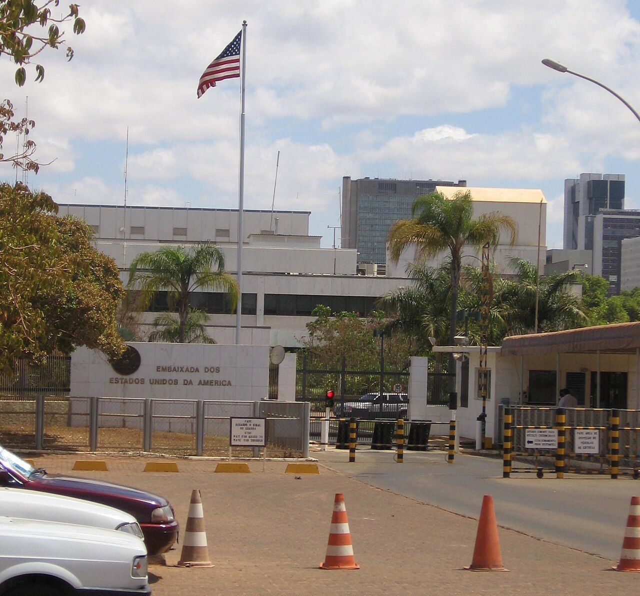 PMDF deslocou equipes para Embaixada dos EUA em Brasília e manterá efetivo até situação de alerta terminar