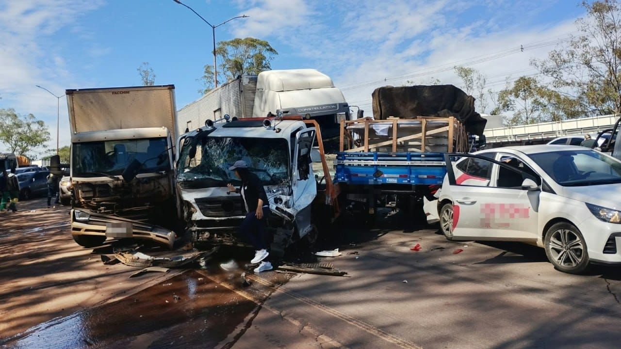 BR-040: seis pessoas ficam feridas em acidente com 20 veículos na Grande BH