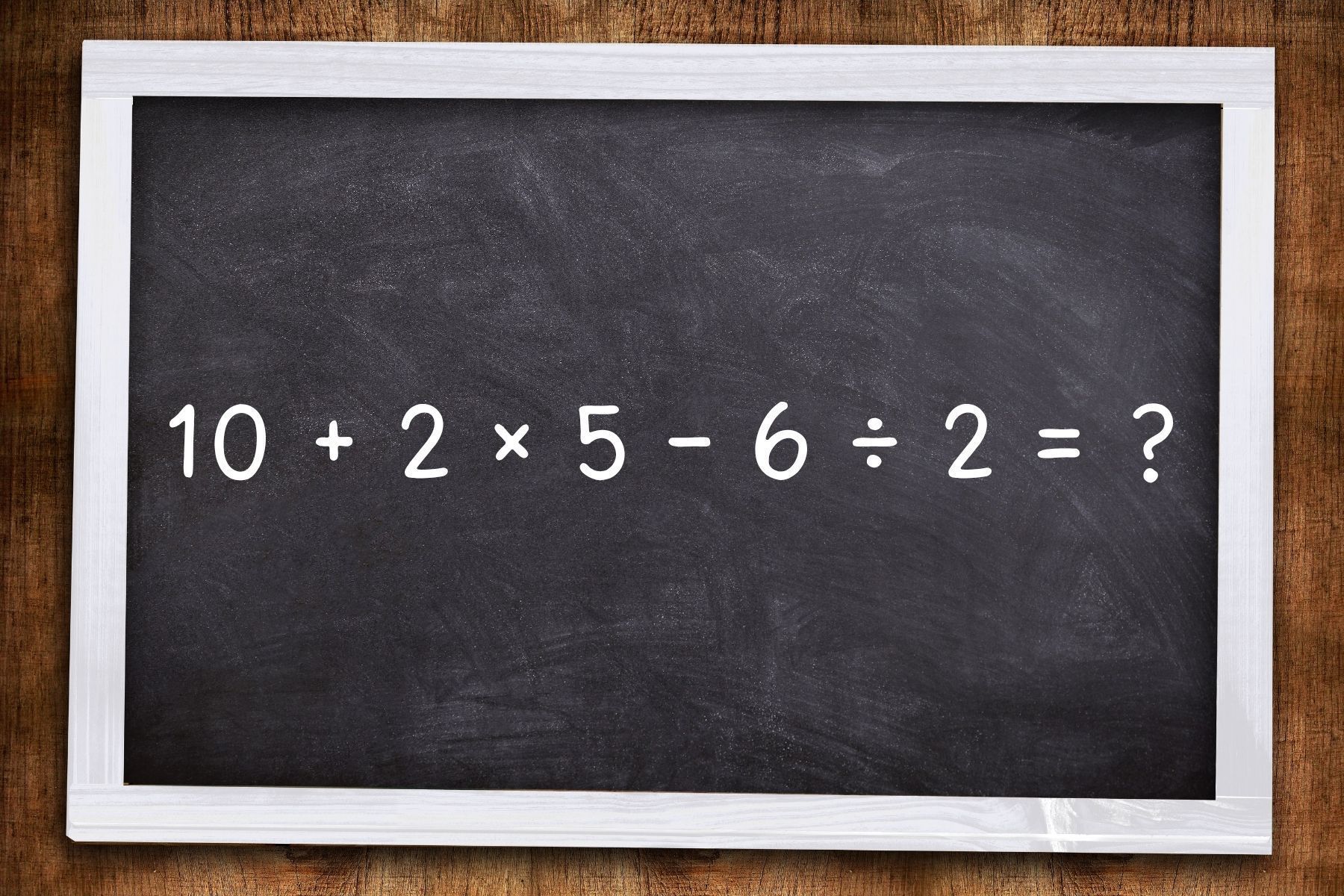 Você consegue resolver 10 + 2 × 5 − 6 ÷ 2 sem calculadora? Um detalhe simples pode mudar sua resposta