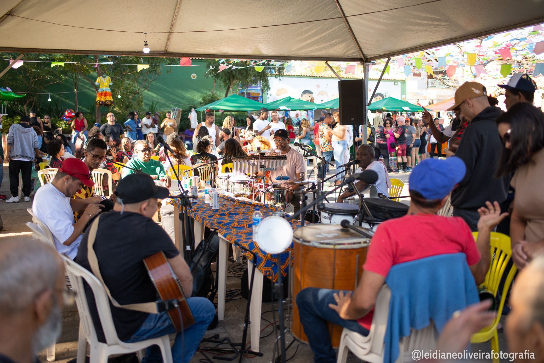 Estação do Samba reúne ensaios abertos e roda de samba gratuita na Praça da Comunidade, em BH