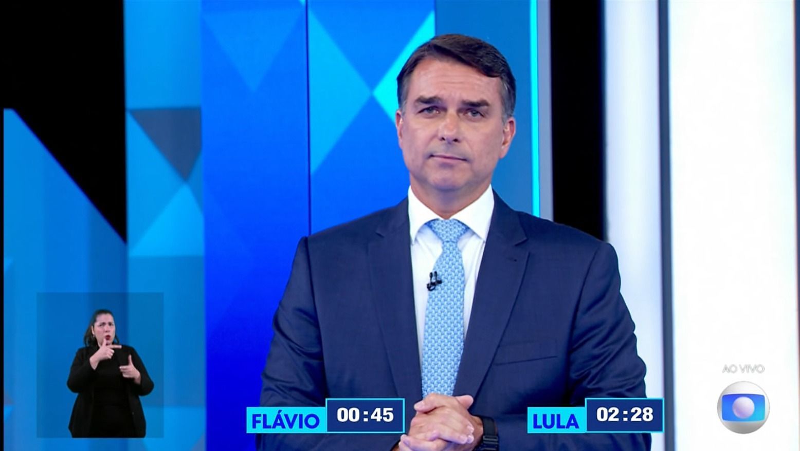 Debate da Globo: Em discussão sobre SUS, Flávio lembra que o pai foi atendido na Santa Casa após atentado e Lula cita pandemia