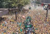 Em ato na Paulista, Flávio diz que receberá a faixa presidencial do pai, Jair Bolsonaro