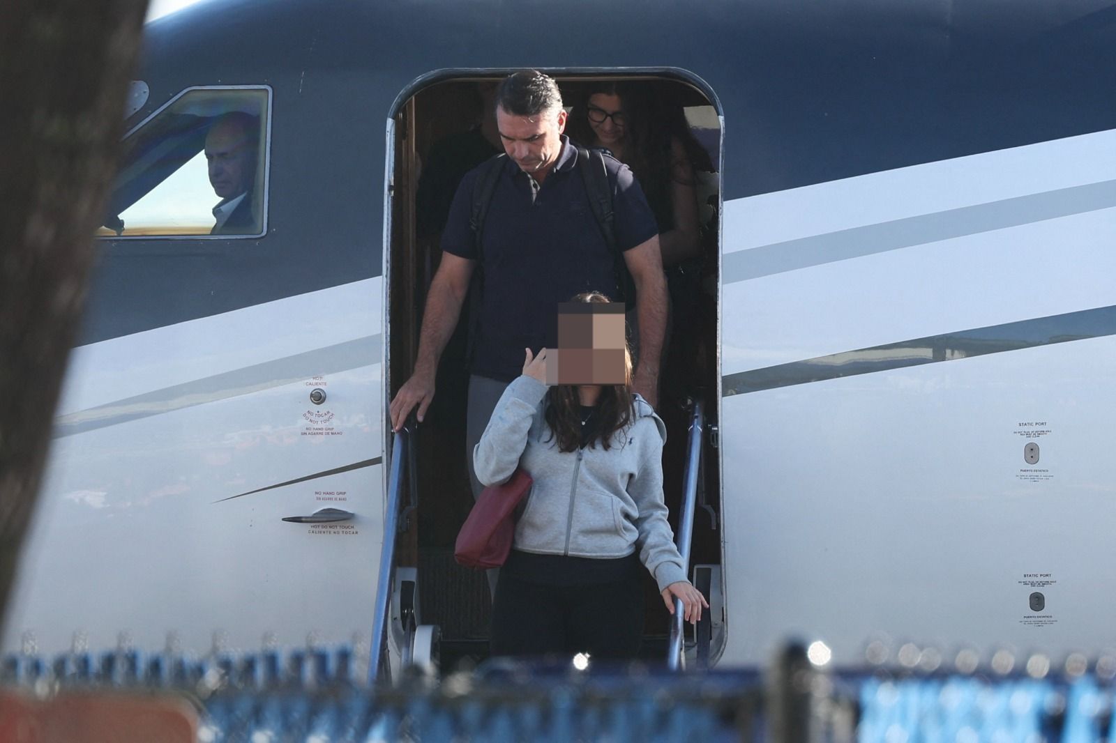 Flávio Bolsonaro fugiu para Argentina com passaporte italiano antes de ir para os EUA
