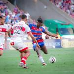 Ex-Atlético marca, e Fortaleza e CRB empatam pela Série B do Brasileiro