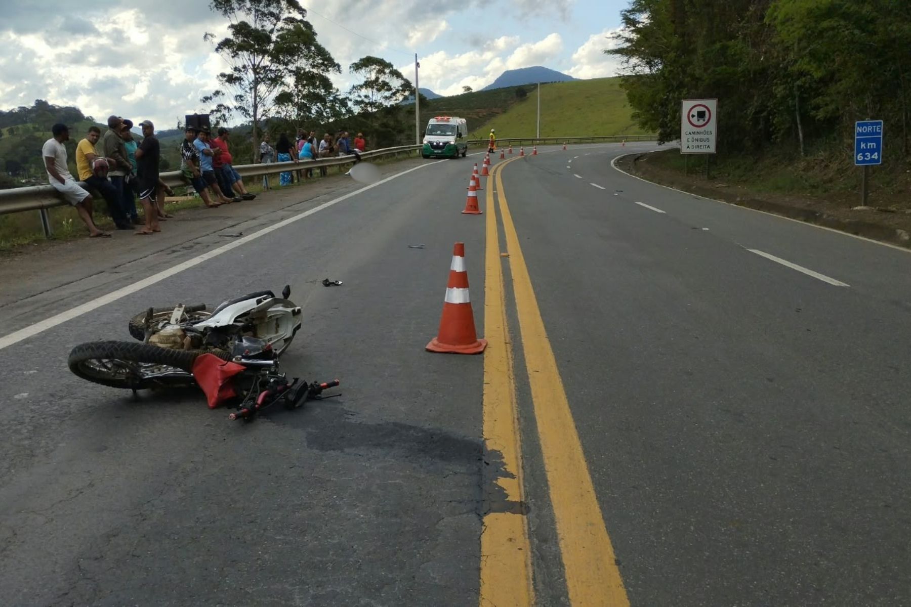 Motociclista morre após acidente com caminhão na BR-116 em Divino
