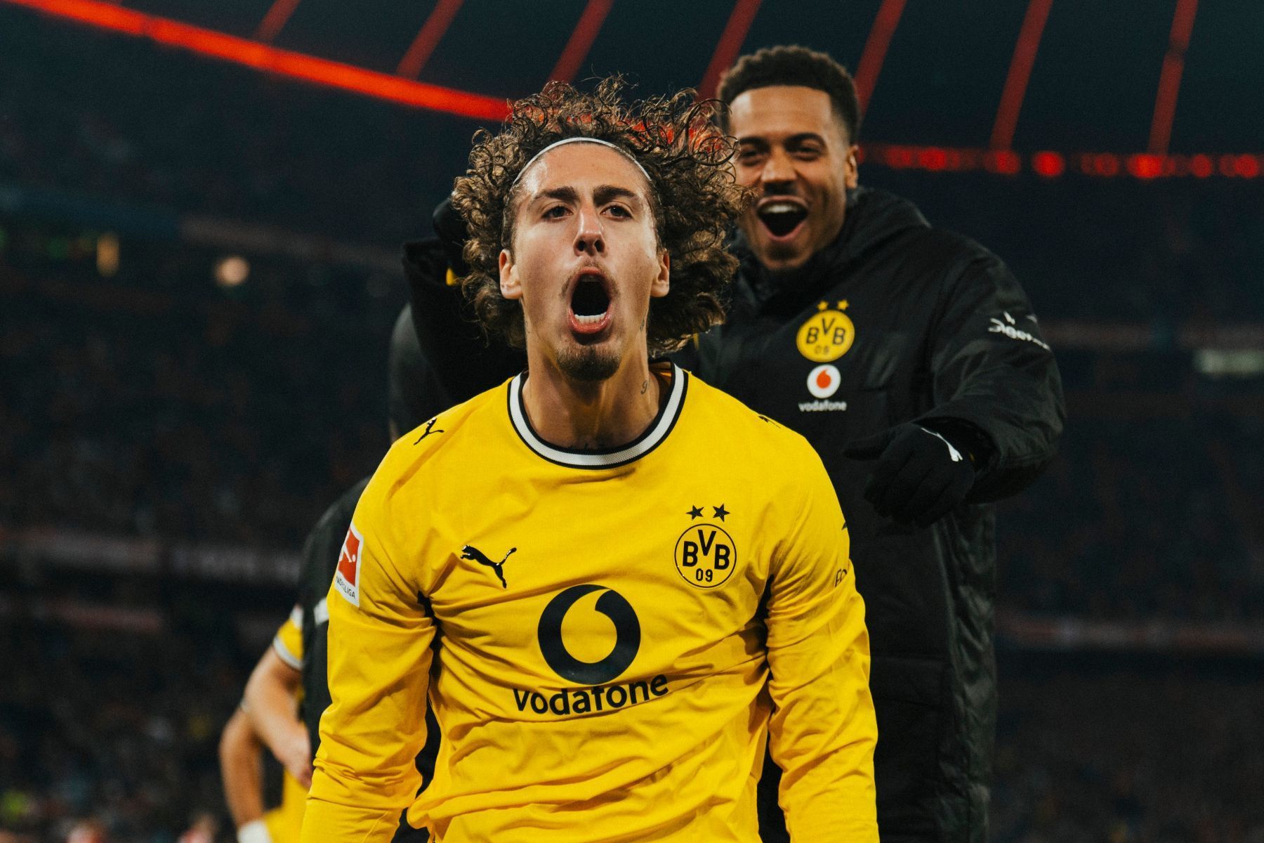 Borussia marca no fim e garante empate com o Bayern no clássico pela Bundesliga