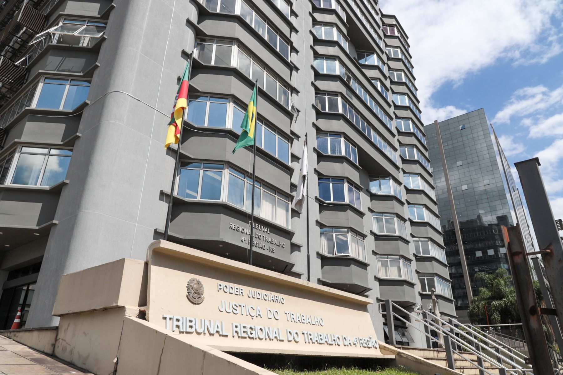 Concurso do TRT-RS abre reserva de vagas com salários de até R$ 16 mil; veja detalhes