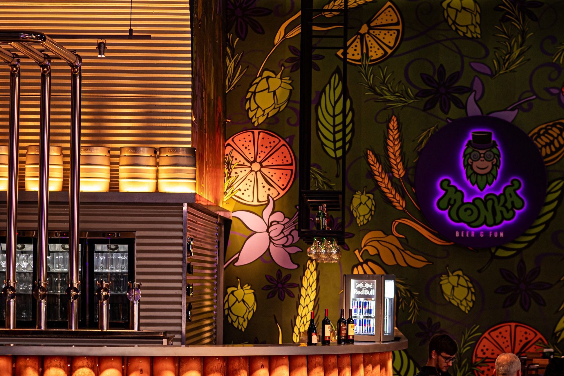 Monka Cervejaria promove a 'Rocktoberfest' com chopp direto da fábrica e rock ao vivo