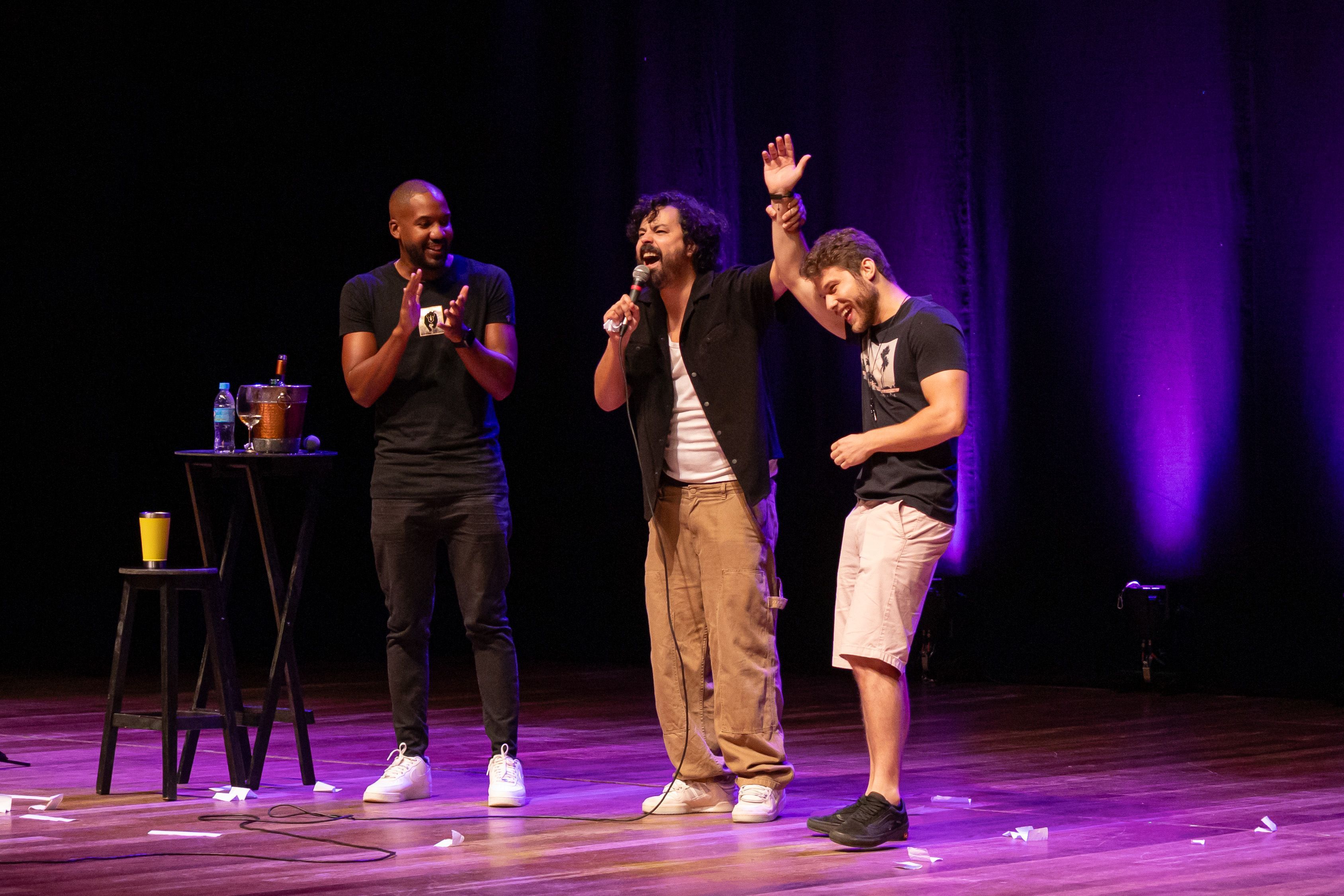 Fernando Pedrosa apresenta o stand-up 'Xaveca a Plateia e Bebe Vinho' em três cidades de MG