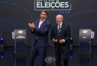 Lula chama Flávio Bolsonaro de "miliciano", que rebate dizendo temer ter a carteira roubada