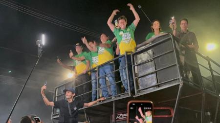 Flávio Bolsonaro participa de "Blocão" de Nikolas Ferreira em Montes Claros