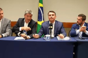 Flávio diz que cancelamento do debate configura 'censura no seu mais alto grau'
