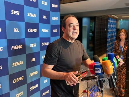 Flávio Roscoe em coletiva de imprensa nesta segunda-feira (5)