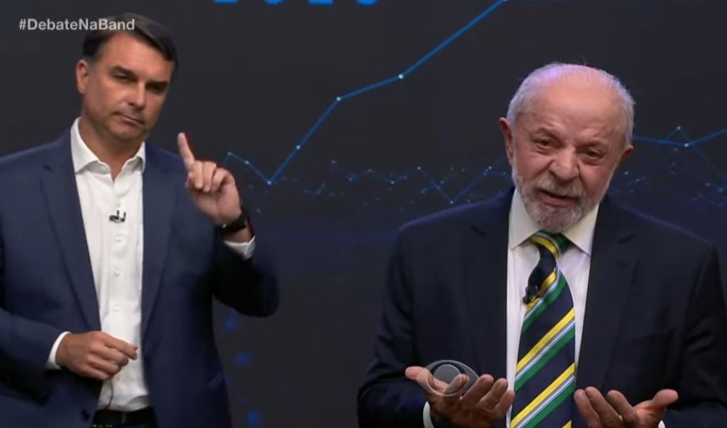 Mortes na pandemia, melhorias do SUS e privatizações: Lula e Flávio batem boca ao discutir sobre saúde