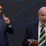 De pai para filho: Flávio repete estratégia de Bolsonaro e usa palavras escritas na mão em debate da Band