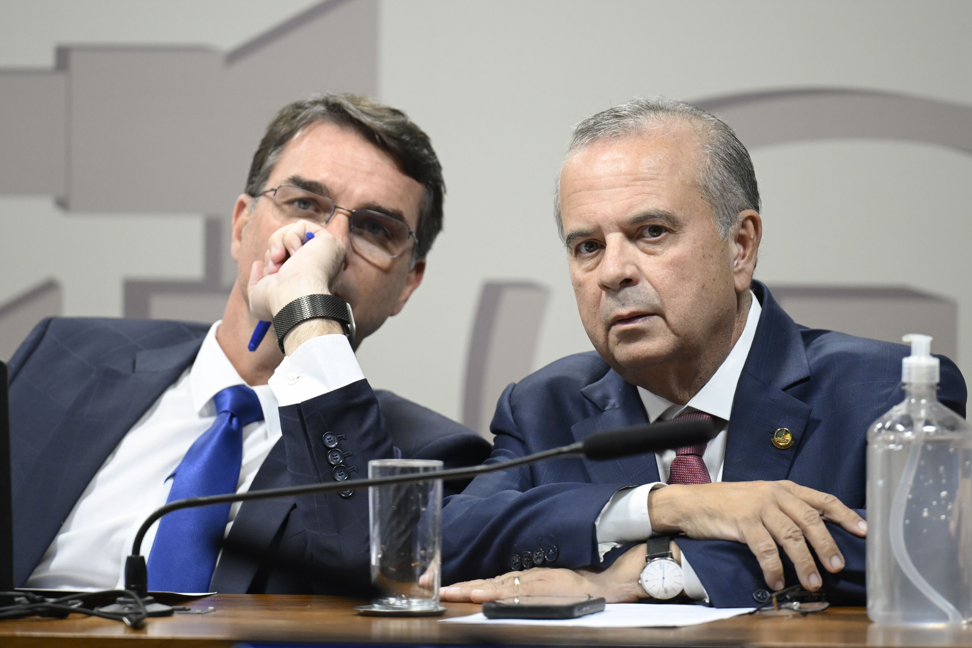 Coordenador de campanha de Flávio diz que 'não foi informado' sobre saída do senador do Brasil