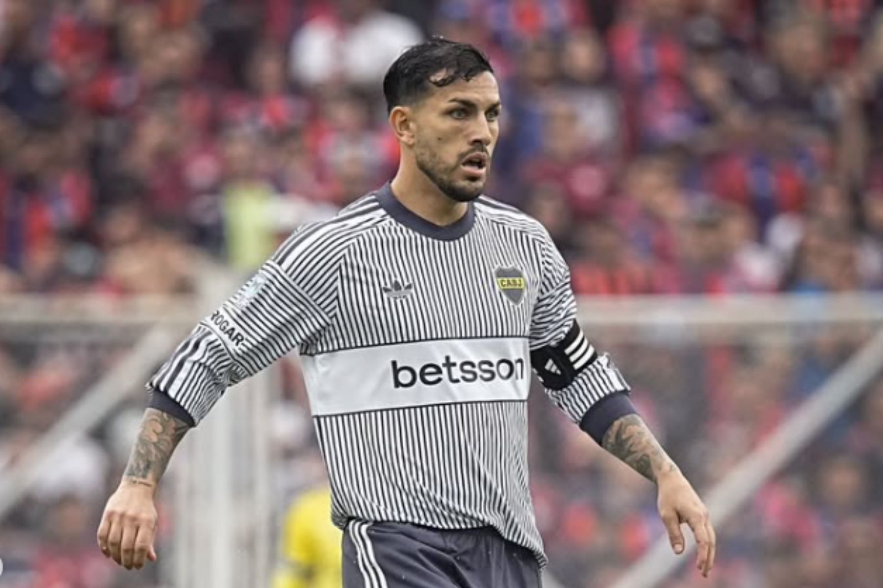 Titular do Boca Juniors deixa jogo com dores e vira dúvida para duelo contra o Vasco na 'Sula'
