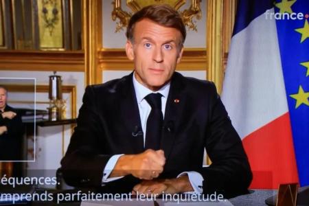 Presidente francês Emmanuel Macron fez pronunciamento na TV sobre protestos que atingem o país • LUDOVIC MARIN/AFP