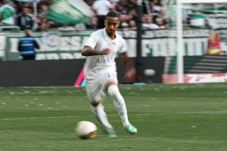 Arthur em ação pelo Werder Bremen
