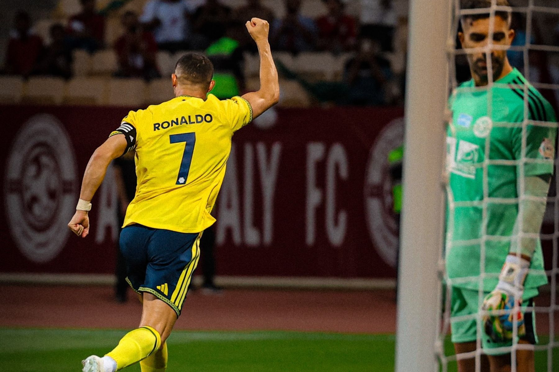 Cristiano Ronaldo marca em vitória do Al-Nassr e dá mais um passo ao milésimo gol