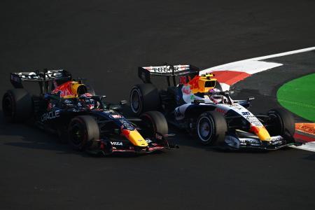 Max Verstappen, da Red Bull, e Liam Lawson, da Racing Bulls, durante TL2 do GP do México
