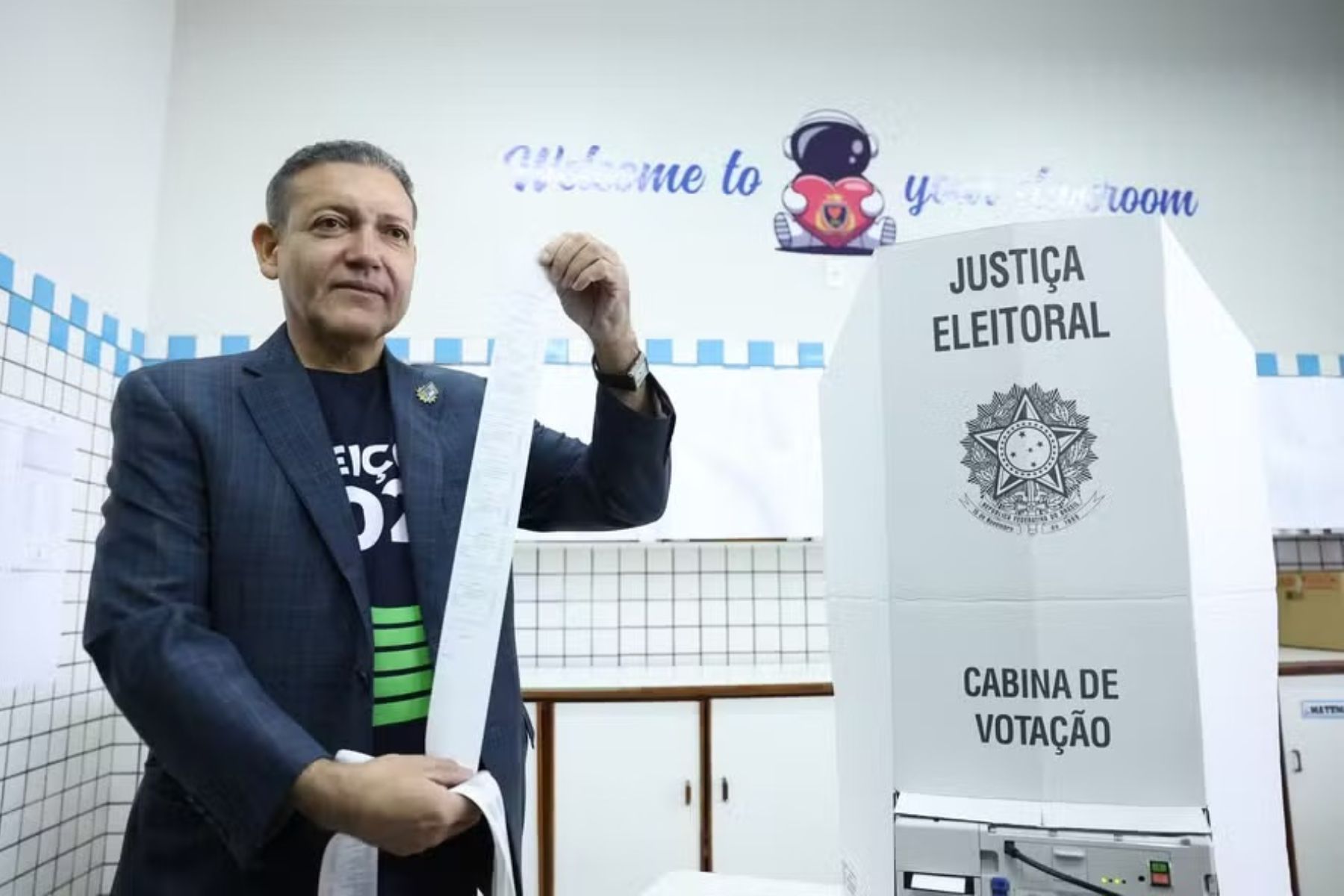 Presidente do TSE, ministro Nunes Marques vota em Brasília