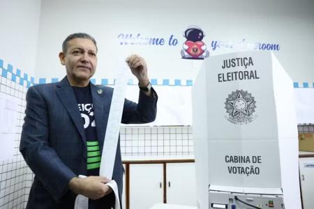 Em Brasília, unes Marques acompanhou a emissão da "zerésima"