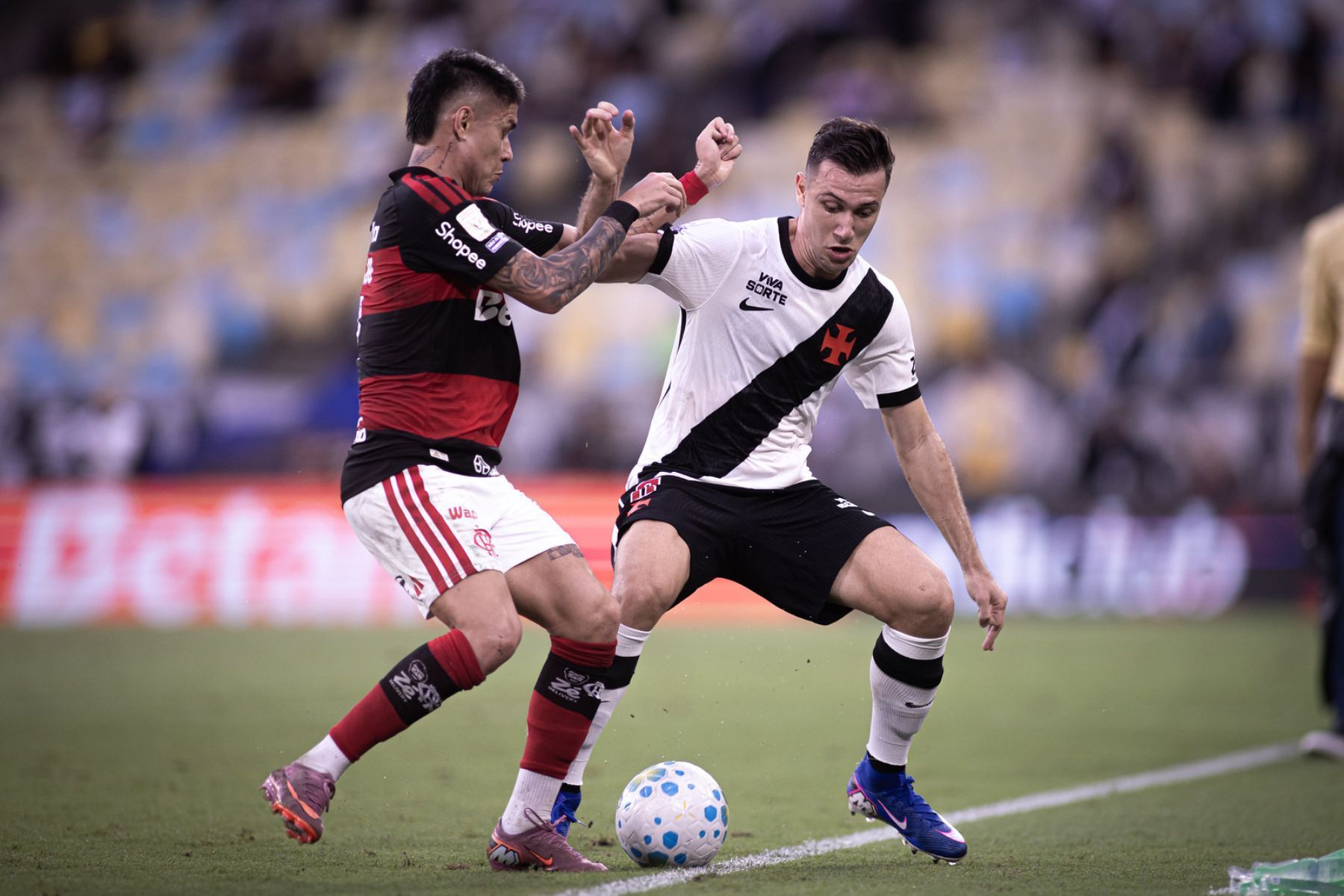 Vasco cede, e clássico contra o Flamengo terá torcida dividida em meio a meio
