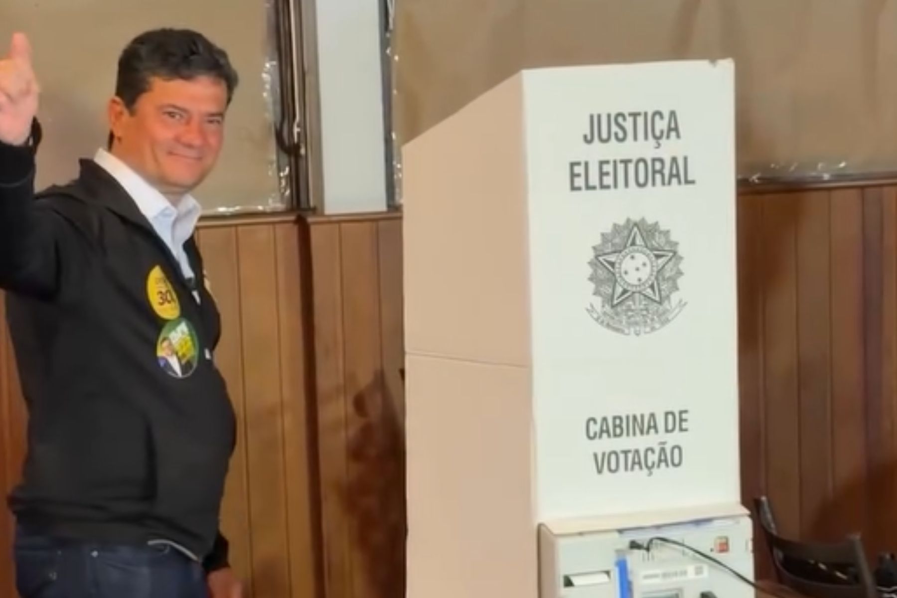 'Campanha limpa': ex-juiz Sergio Moro, candidato ao governo do Paraná, vota em Curitiba