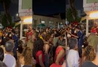 Artistas cantam Milton Nascimento em protesto contra vandalismo no memorial do Clube da Esquina, em BH